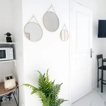 Bright Flat In - Near Monaco شقة *