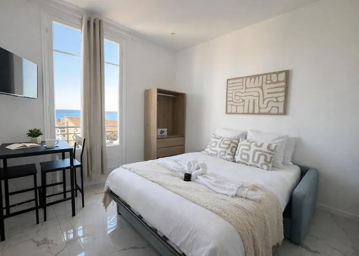 Bright Flat In - Near Monaco 公寓